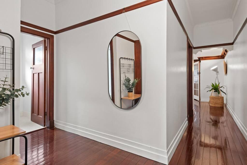 Art Deco In Ascot! ~ 2 Bed / 1 Bath / 1 Car Apartment Brisbane Ngoại thất bức ảnh